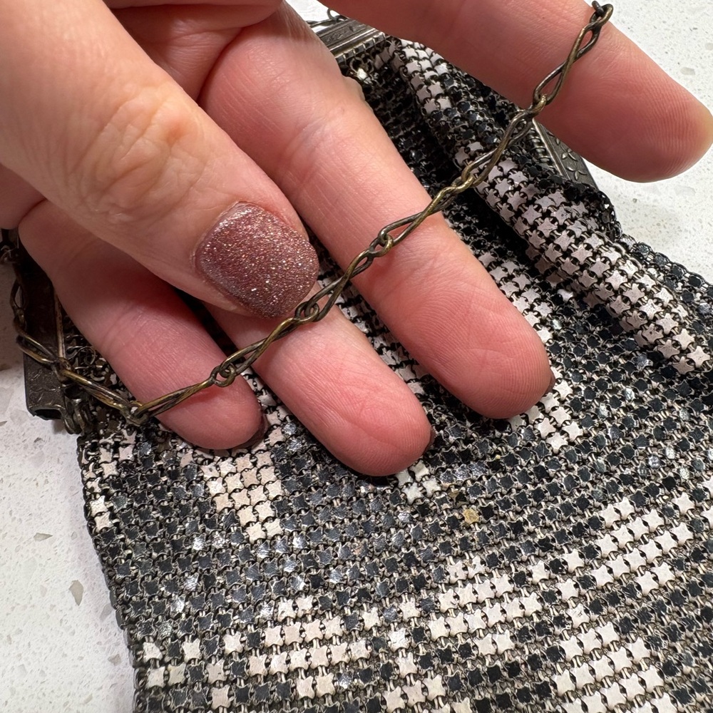 Elegant Antique Gun Metal and Silver Metal Mesh Evening Bag - Picture 4 of 14